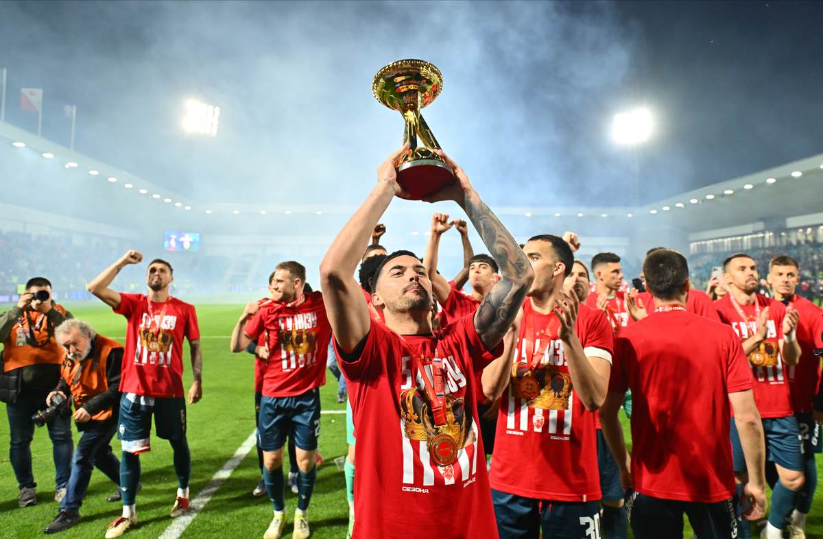 Crvena zvezda slavi (16).jpg