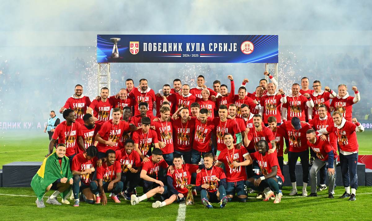 Crvena zvezda slavi (18).jpg