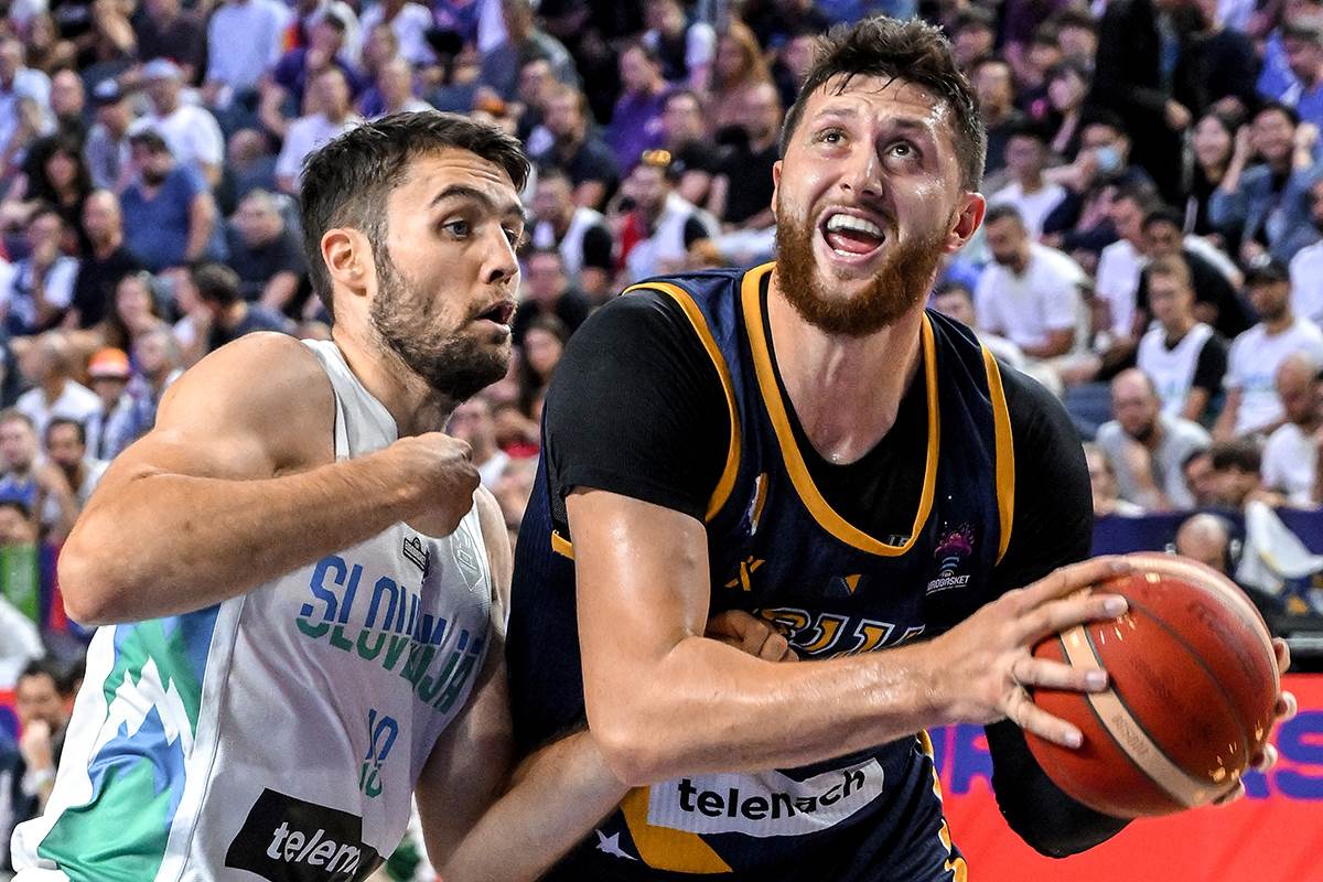 Jusuf Nurkić u dresu Bosne i Hercegovine.