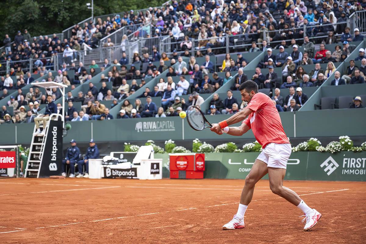 Novak se izvinio publici jer je slomio reket