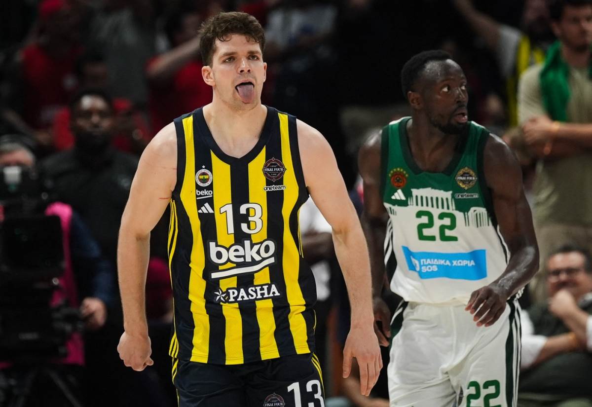 Tarik Biberović slavi trojku protiv Panatinaikosa na Fajnal-foru