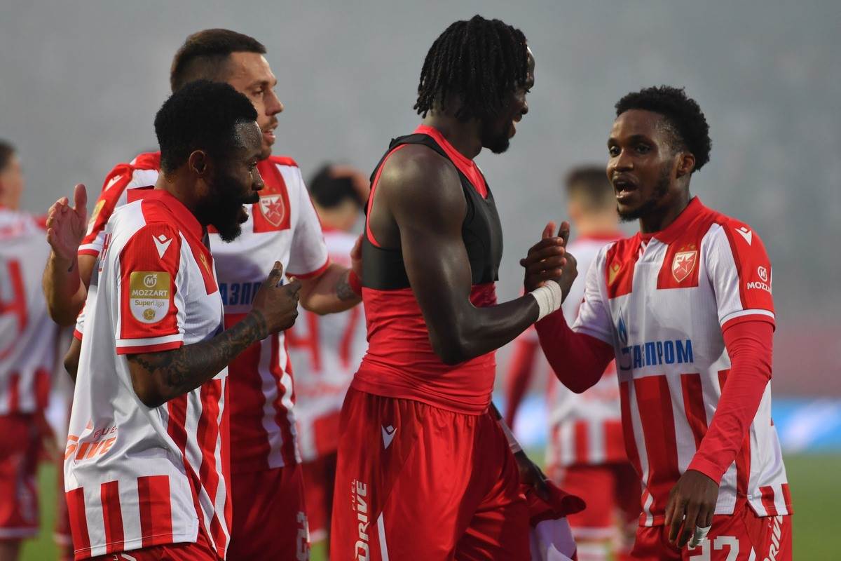 Šerif Endijaj slavi gol Crvene zvezde.