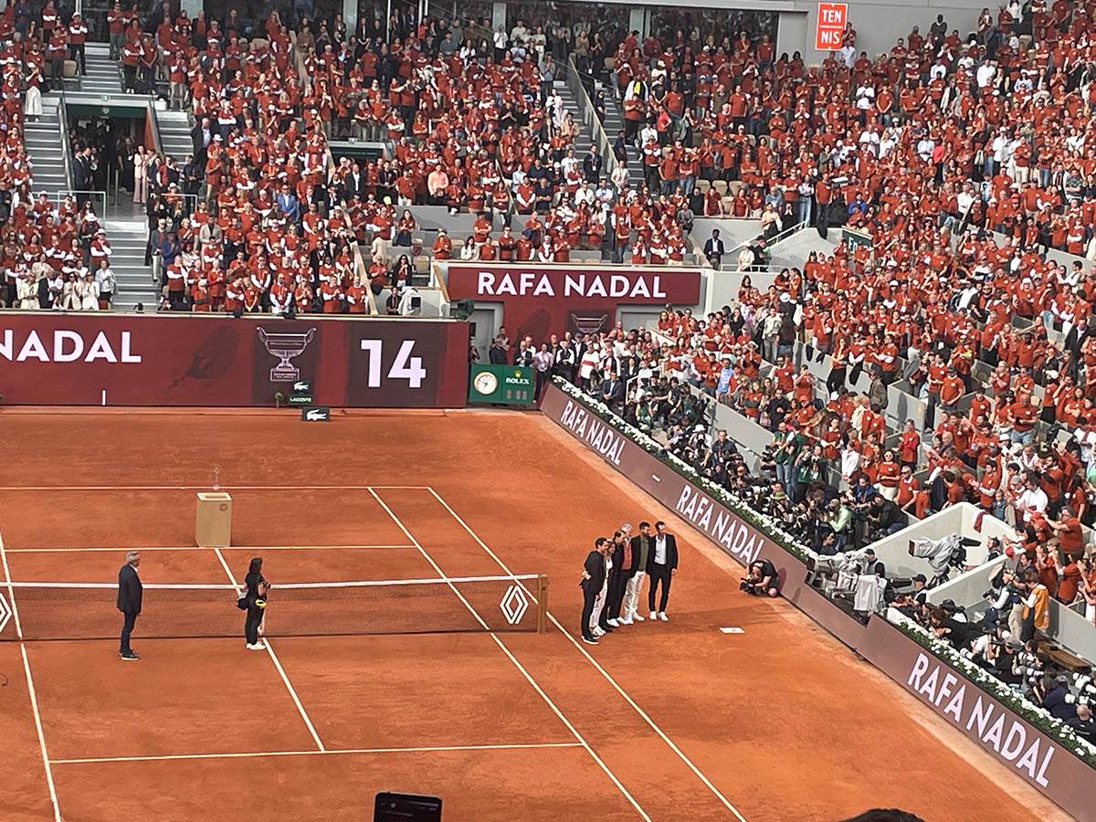 Novak sa Rafom, Rodžerom i Endijem kod otiska stopala (3).jpg