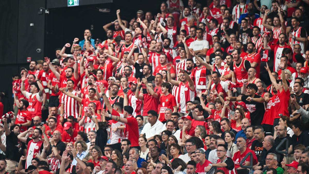 Navijači Olimpijakosa na Fajnal foru Evrolige