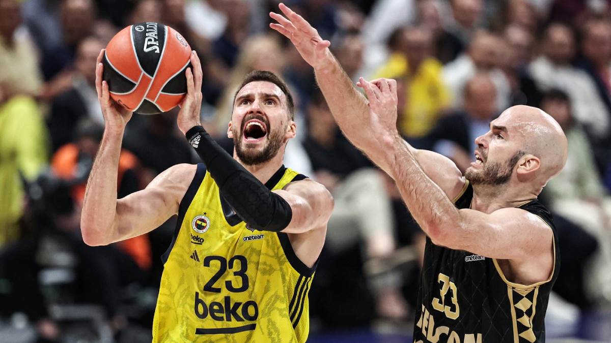 Marko Gudurić prodire protiv Nika Kalatesa