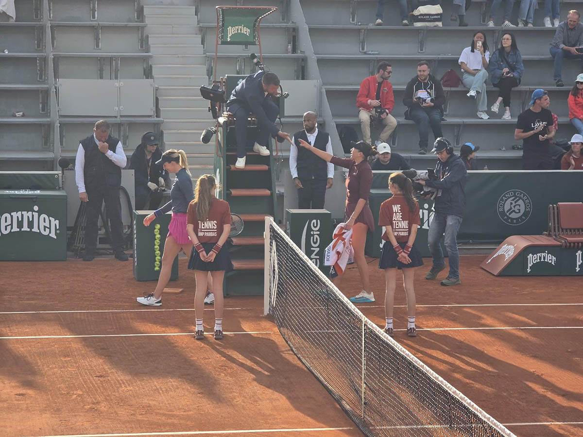 Nina Stojanović predala meč na Rolan Garosu (3).jpg