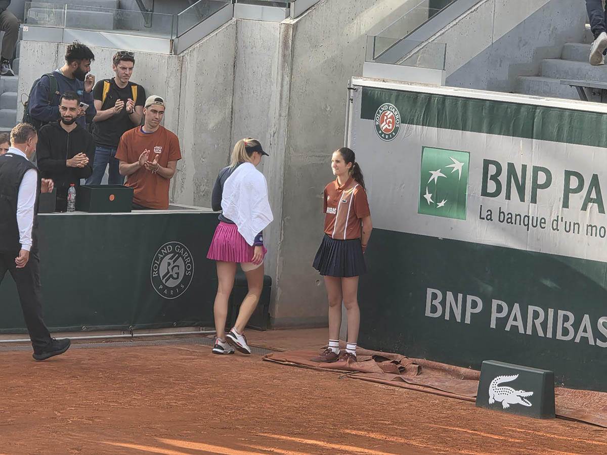 Nina Stojanović predala meč na Rolan Garosu (6).jpg