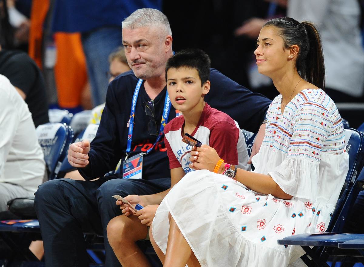 Vuk Danilović sa sestrom Olgom i ocem Predragom