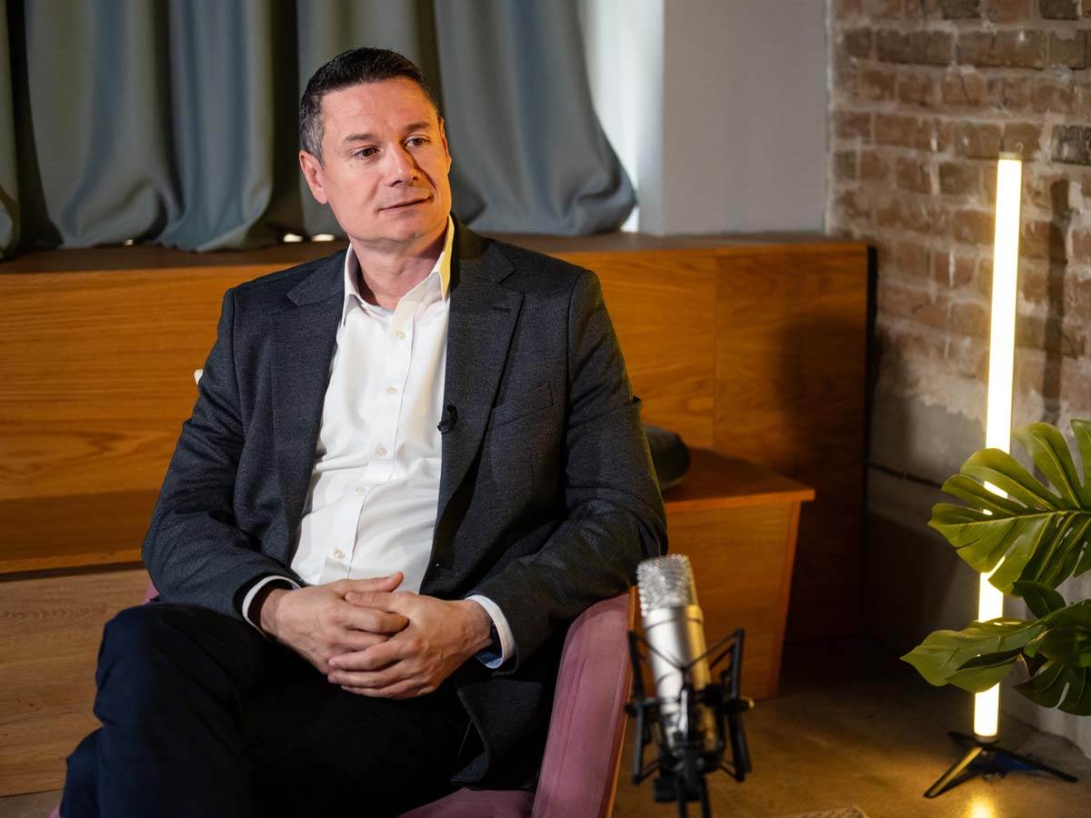 Miloš Đukanović, Jelena Gavrilović, podkast Keš Ekspert 8.jpg