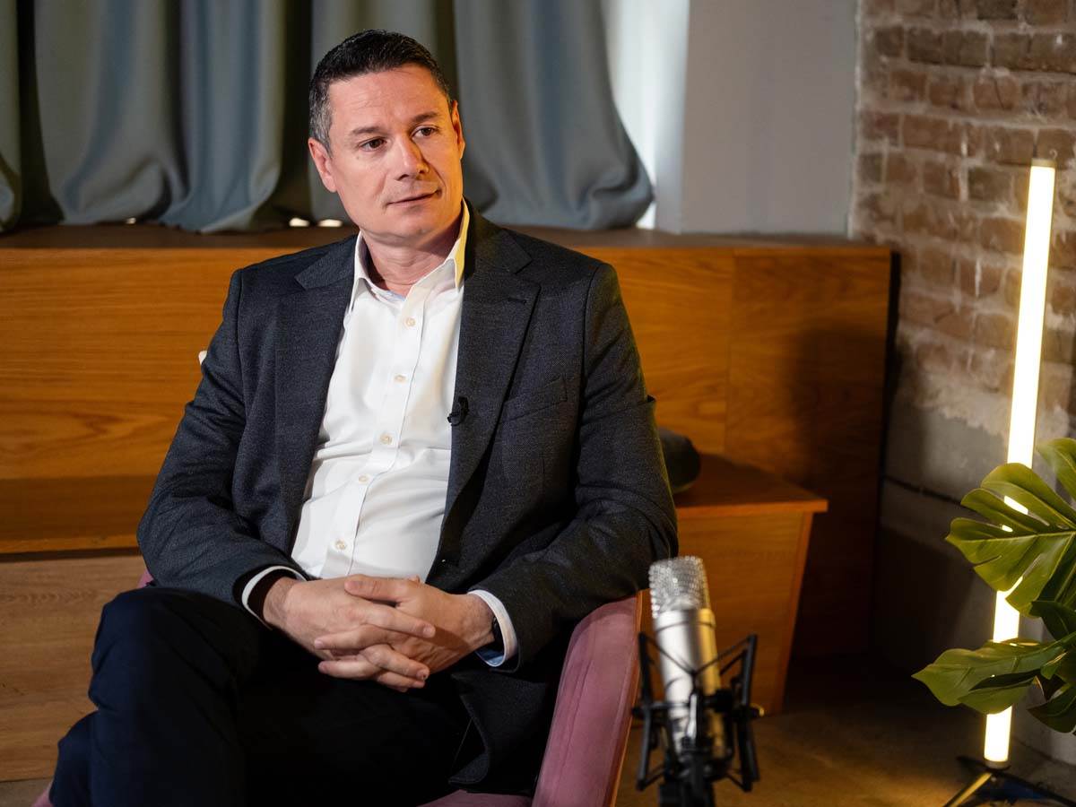 Miloš Đukanović, Jelena Gavrilović, podkast Keš Ekspert 9.jpg