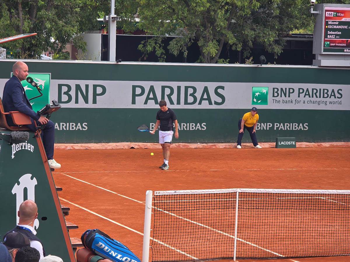 Miomir Kecmanović protiv Sebastijana Baeza (1).jpg