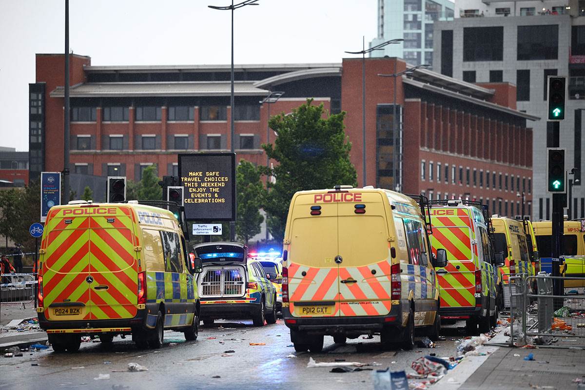 Liverpul šampionska parada (2).jpg