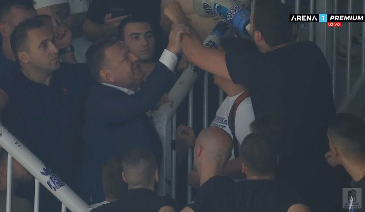 dragan bokan sa vođama navijača Budućnosti copy.jpg