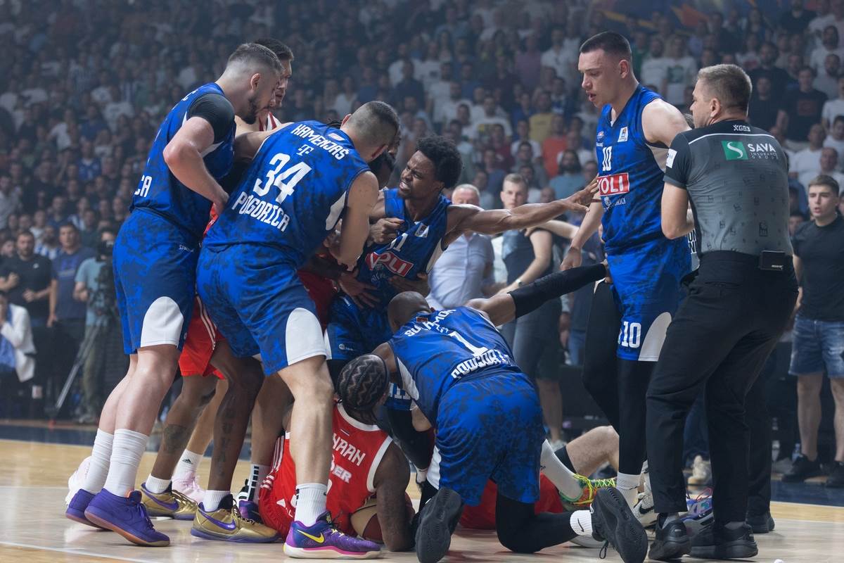 Frka na utakmici Budućnost - Crvena zvezda