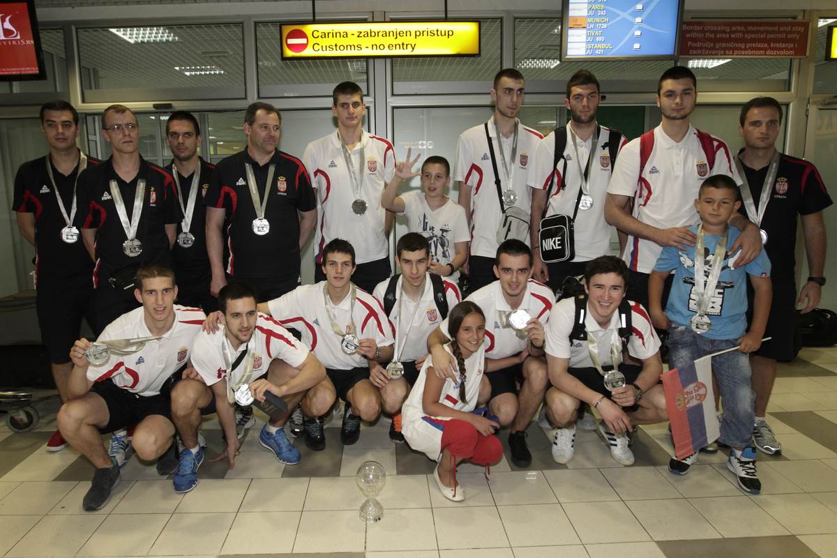 Reprezentativci Srbije U19 nakon srebra na Svetskom prvenstvu 2013. godine.
