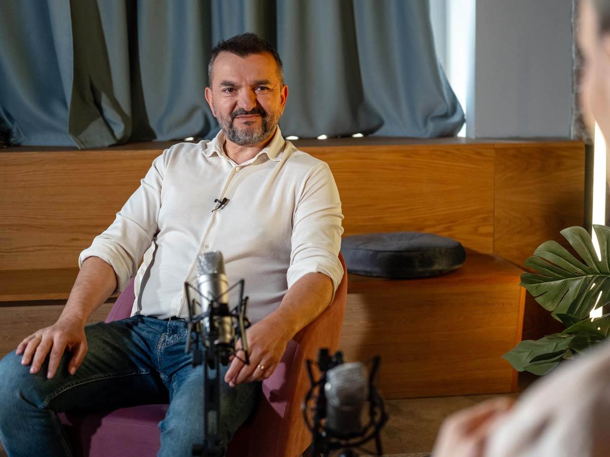 Aleksandar Bogdanović, Jelena Gavrilović, podkast Keš ekspert 1.jpg