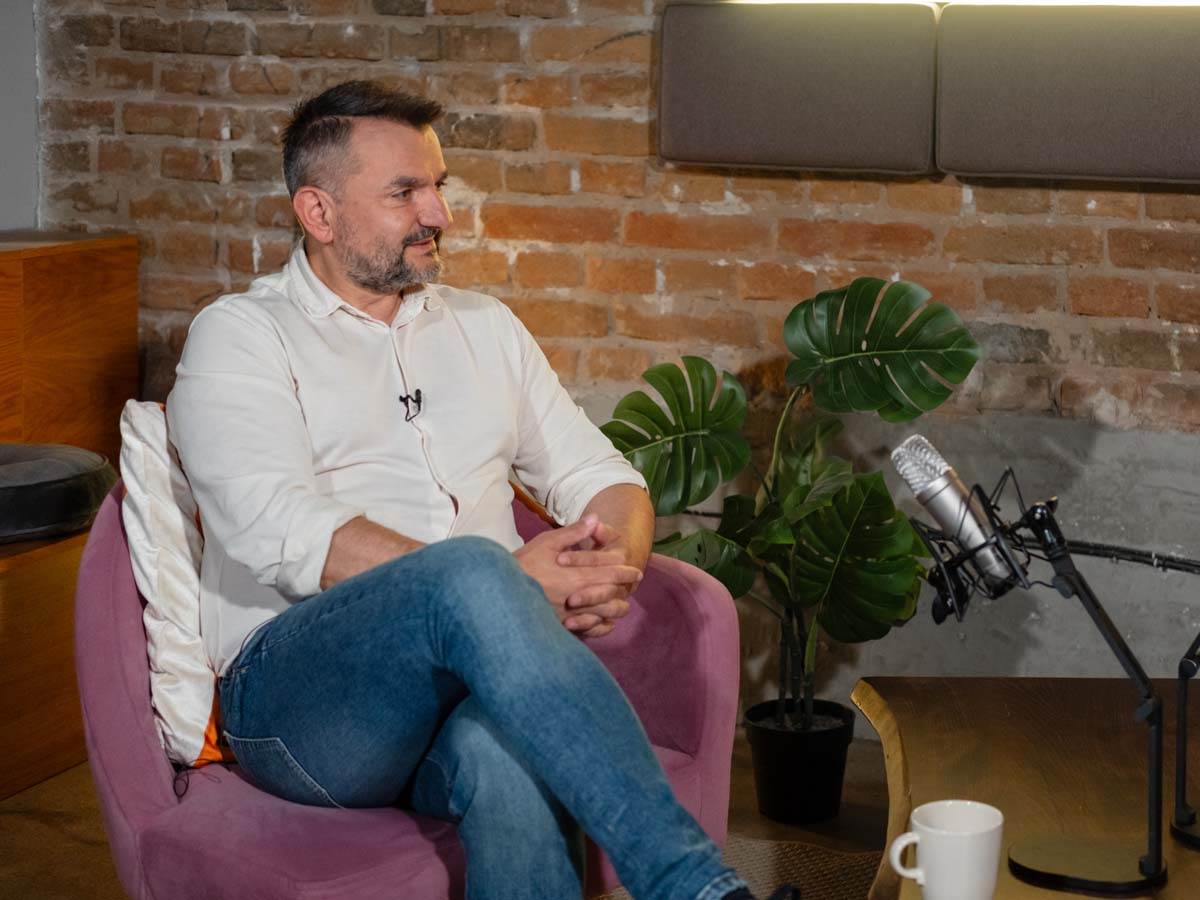 Aleksandar Bogdanović, Jelena Gavrilović, podkast Keš ekspert 15.jpg