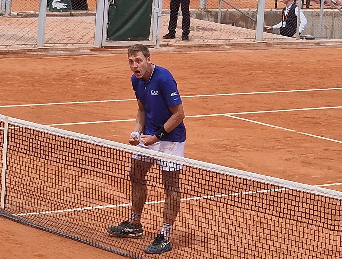 Hamad Međedović sa šalom Novog Pazara (3).jpg