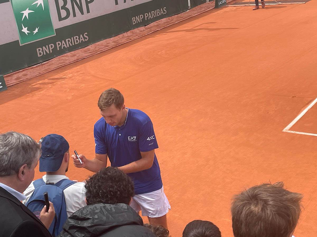 Hamad Međedović sa šalom Novog Pazara (1).jpg