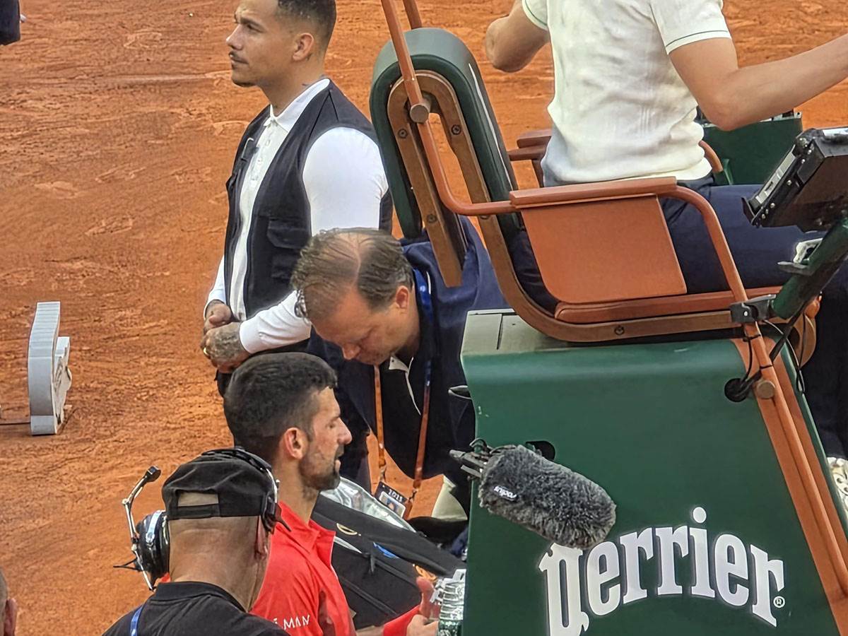 Novak Ðoković tražio lekarsku pomoć (1).jpg