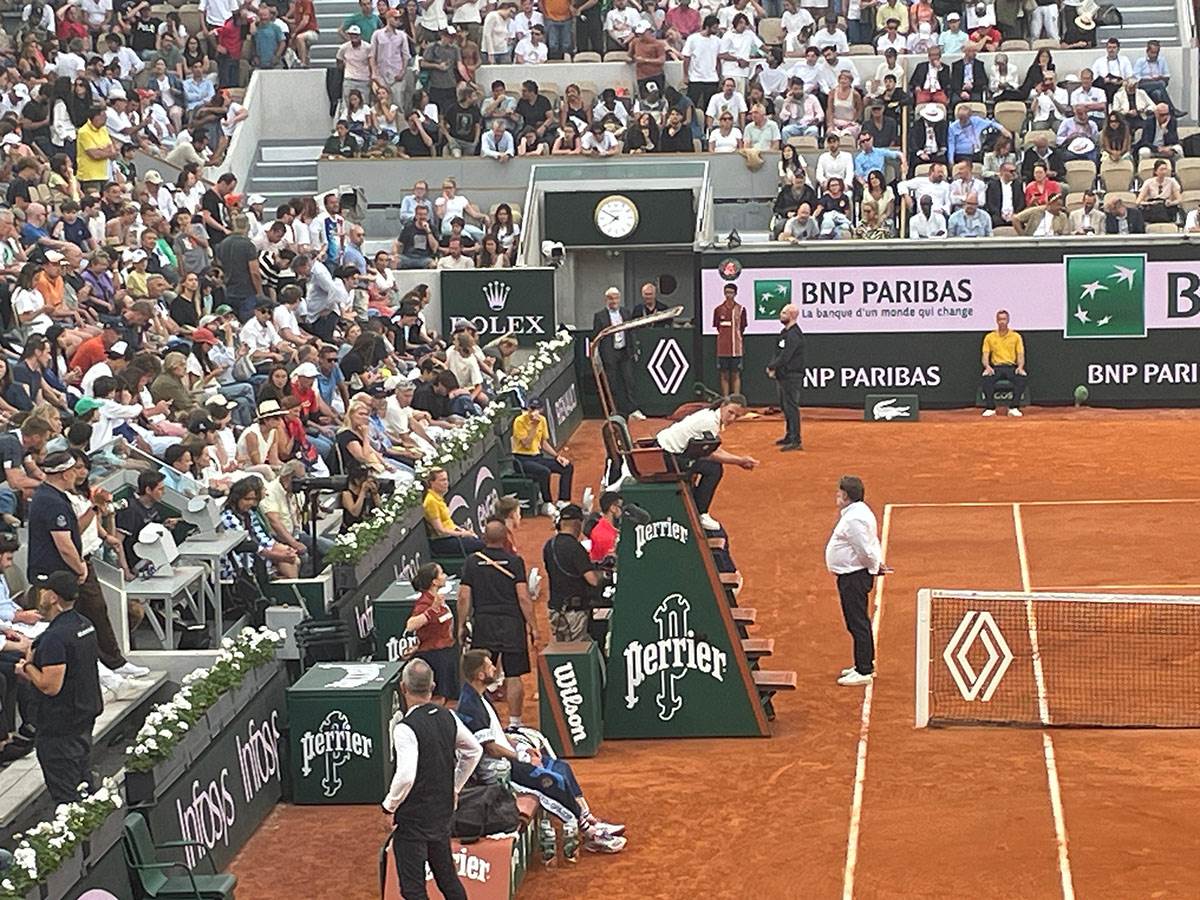 Novak Ðoković tražio lekarsku pomoć (5).jpg