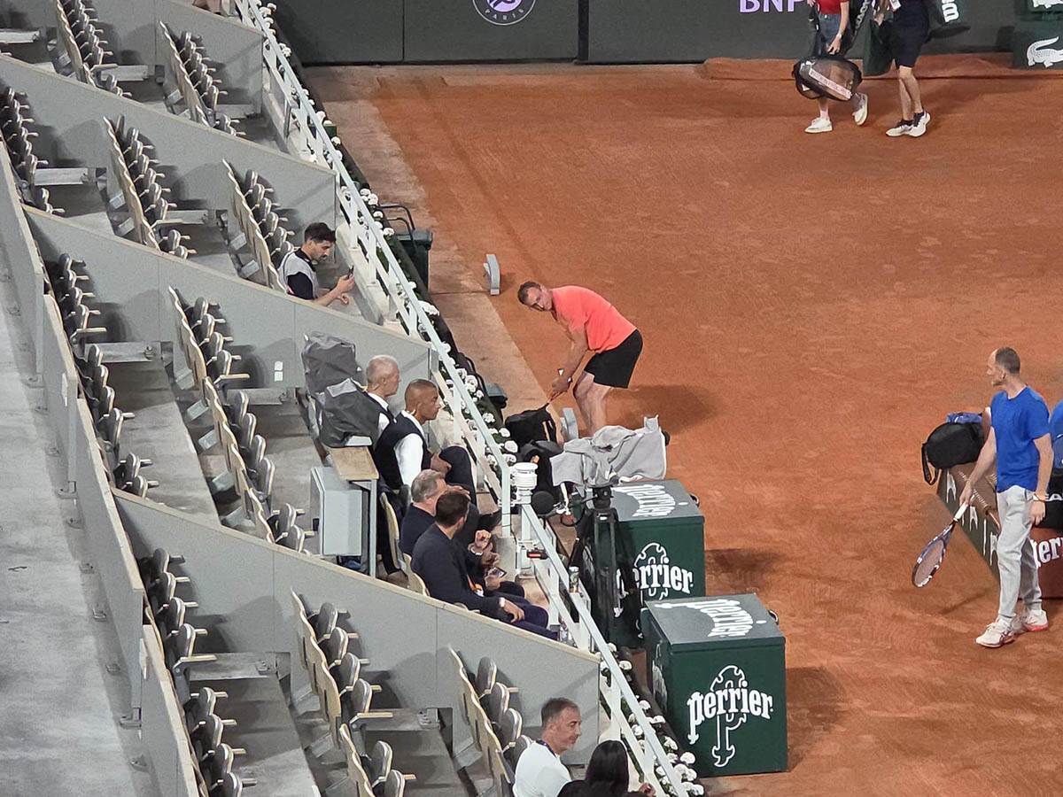 Novak Ðoković trenirao pola sata pre meča (7).jpg