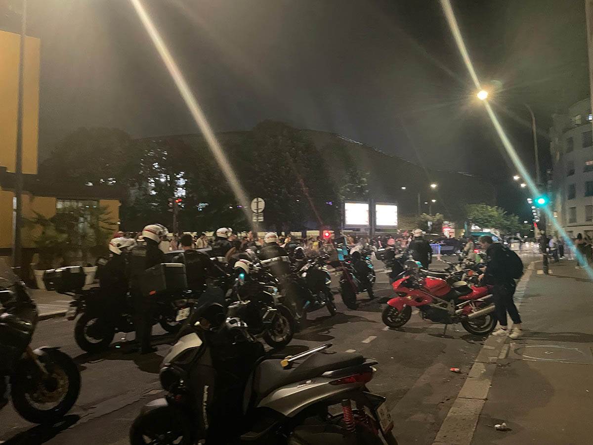 Haos na ulicama Pariza posle osvajanja Lige šampiona MONDO reportaža