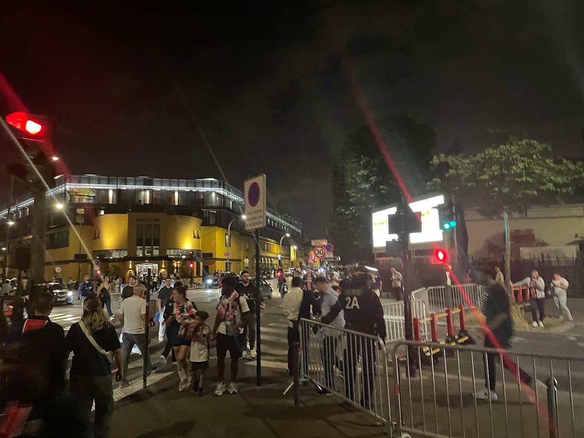 Slavlje na ulicama Pariza (7).jpg