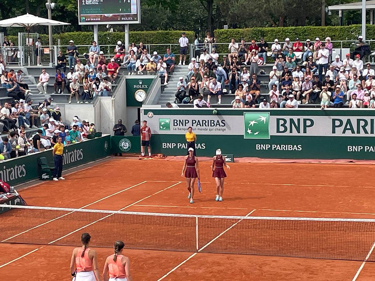 Olga Danilović i Anastasija Potapova slave pobedu  (7).jpg