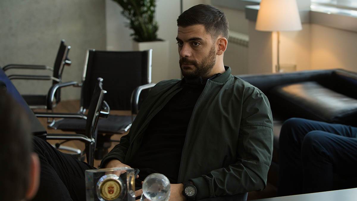 DRŽAVNI SLUŽBENIK - Promo (2).jpg