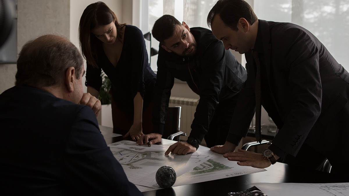 DRŽAVNI SLUŽBENIK - Promo (7).jpg