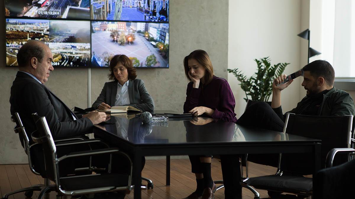 DRŽAVNI SLUŽBENIK - Promo (9).jpg