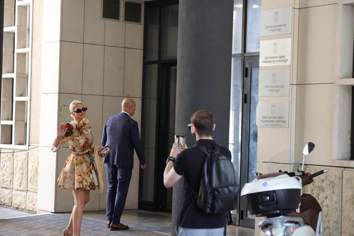 Jelena Karleuša na sudu (1).jpg