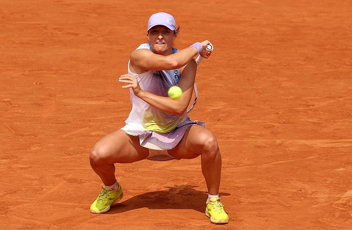 Iga Švjontek i Elena Svitolina (1).jpg