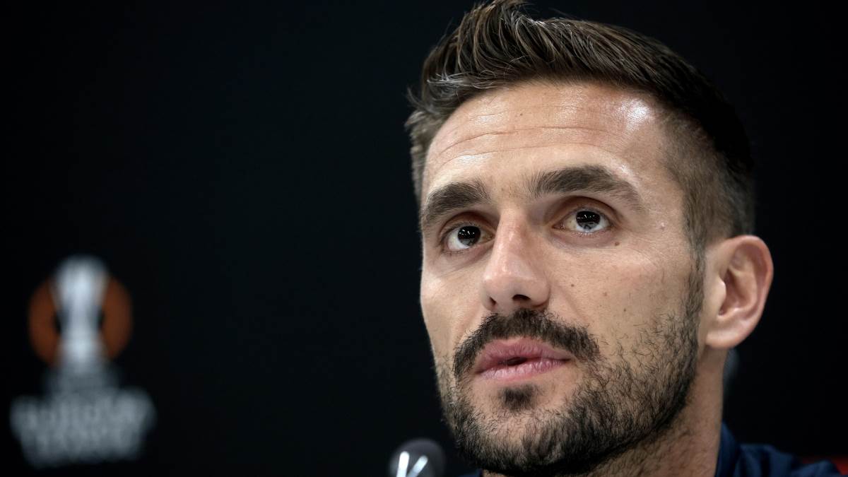 Dušan Tadić na konferenciji za novinare