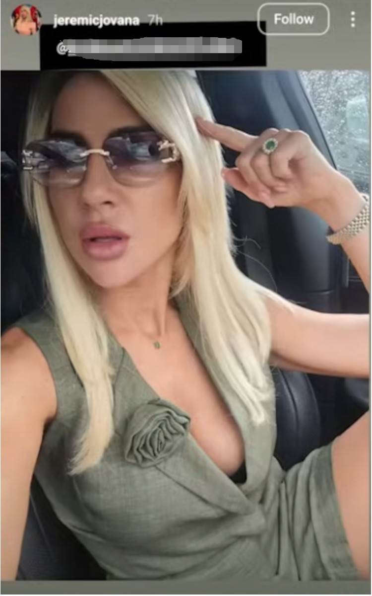 Jovana Jeremić u autu selfi.jpg