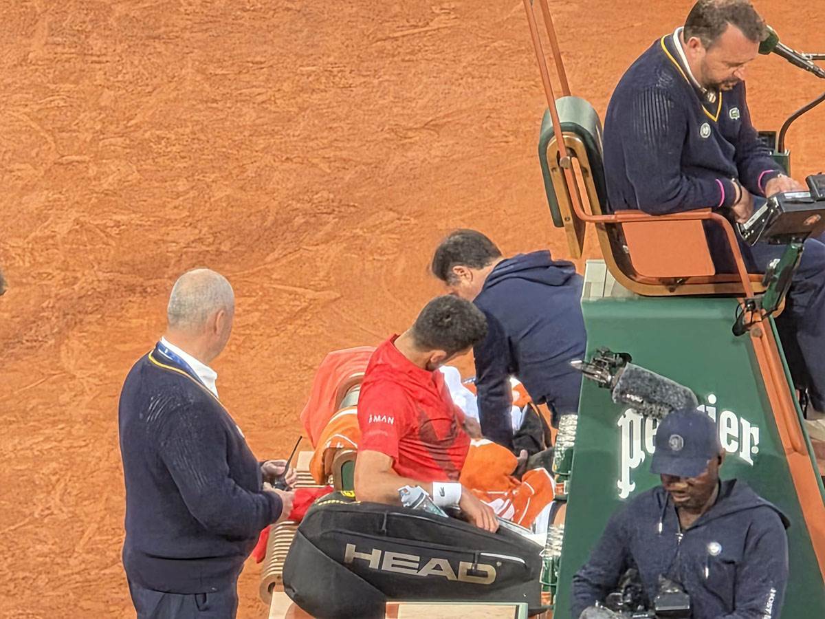 Novak Ðoković sa fizioterapeutom (2).jpg