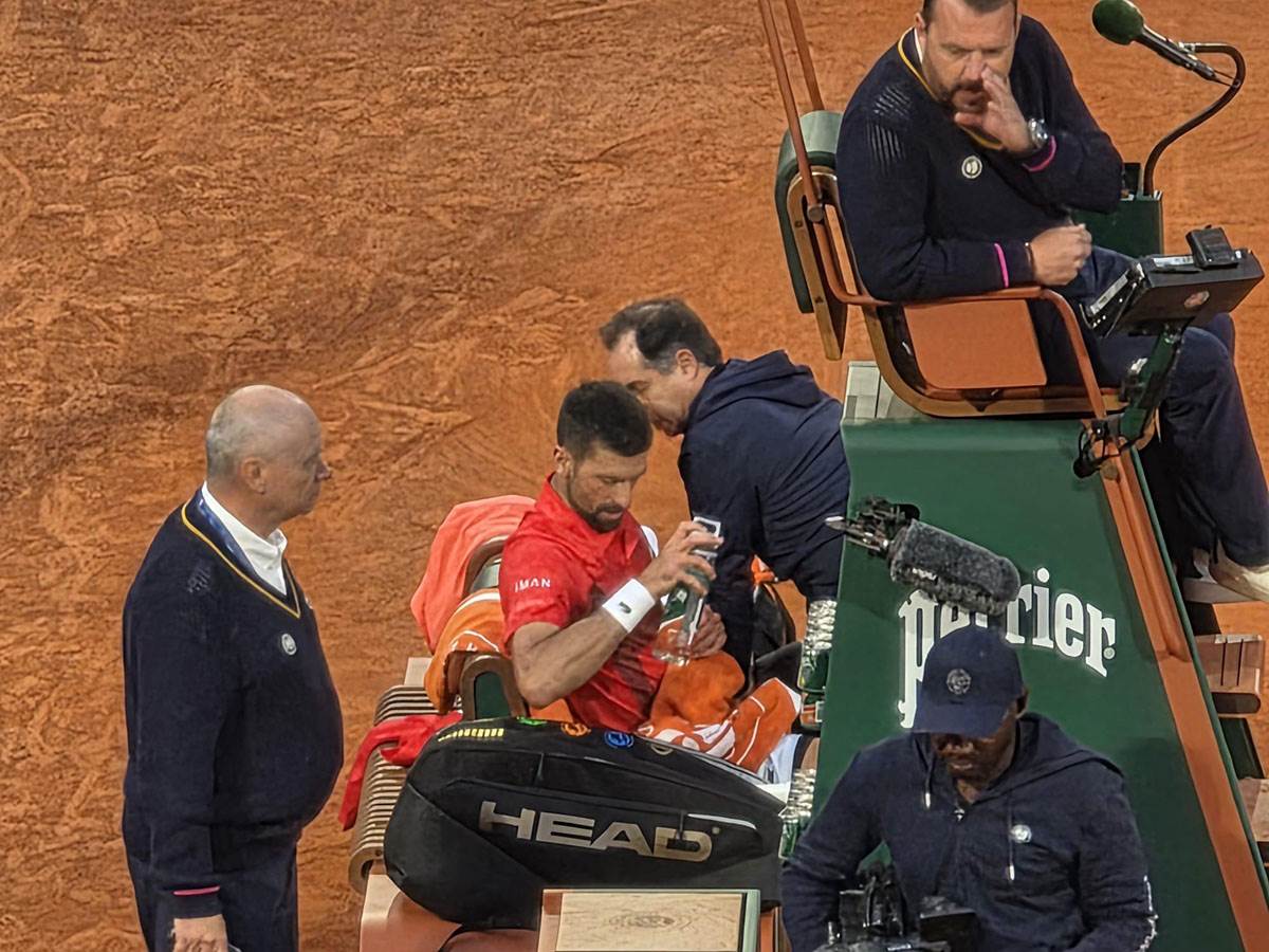 Novak Ðoković sa fizioterapeutom (3).jpg