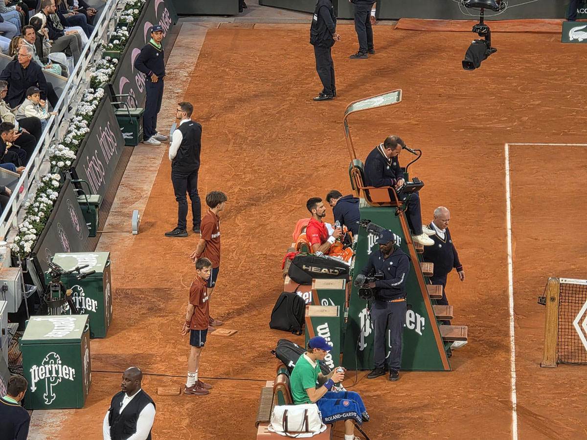 Novak Ðoković sa fizioterapeutom (4).jpg