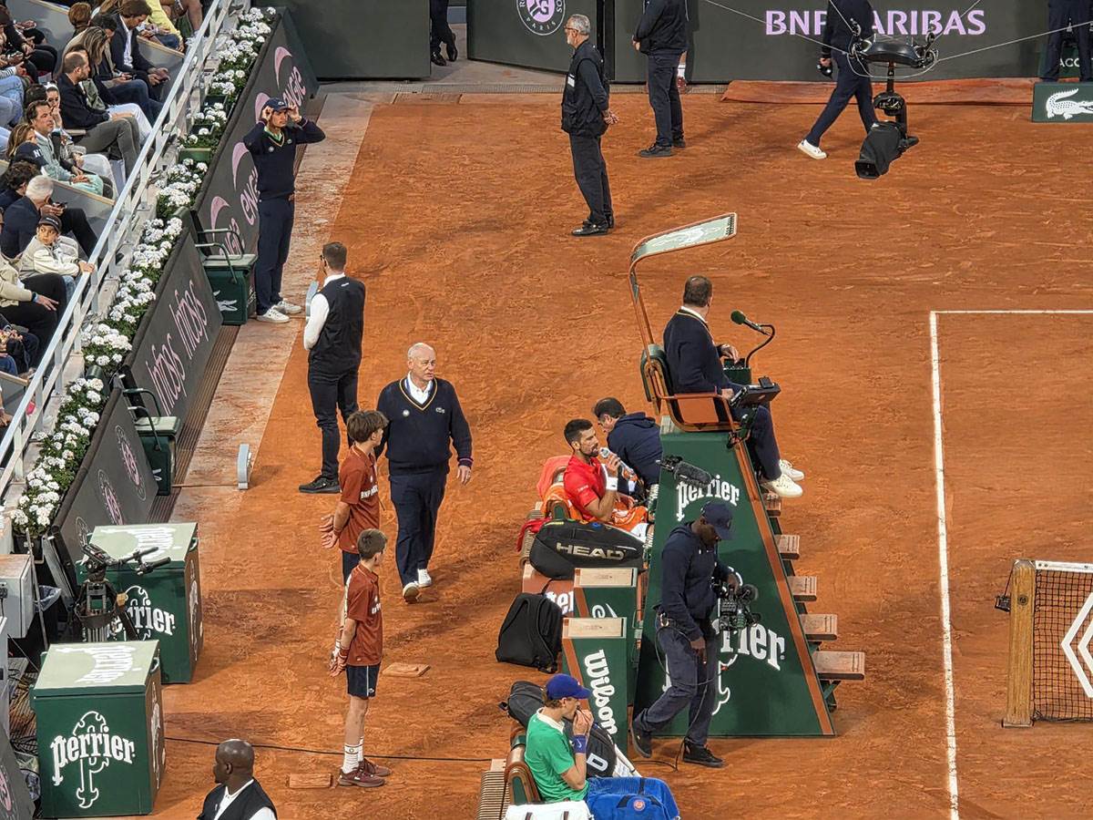 Novak Ðoković sa fizioterapeutom (5).jpg