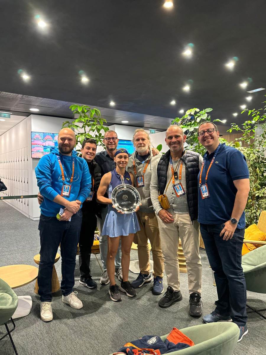 Aleksandra Krunić sa trofejom (6).jpg