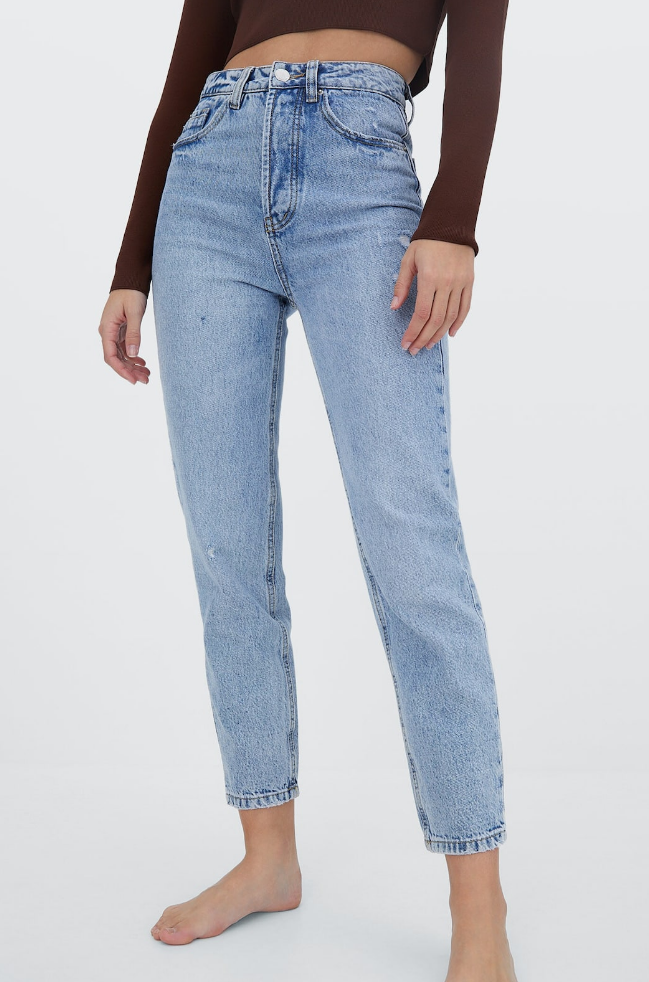 Mom jeans farmerke su opet u trendu