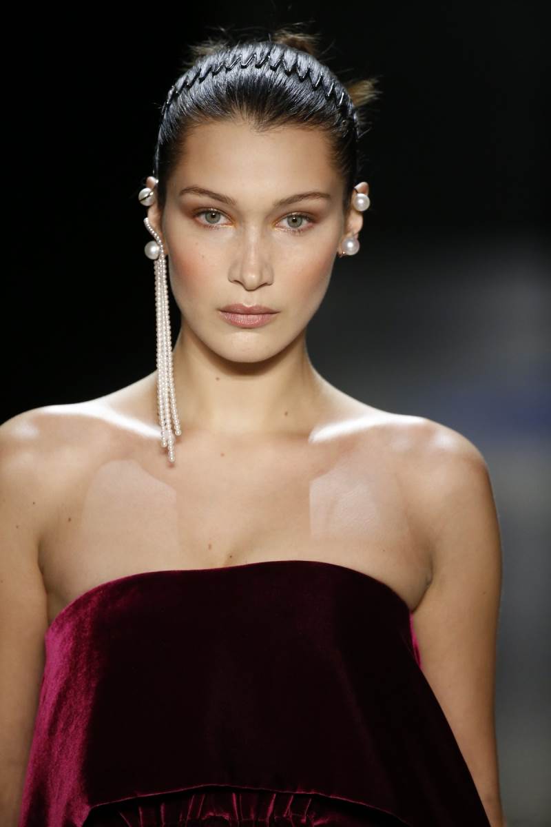 Bela Hadid pokazala golu zadnjicu u provokativnoj haljini