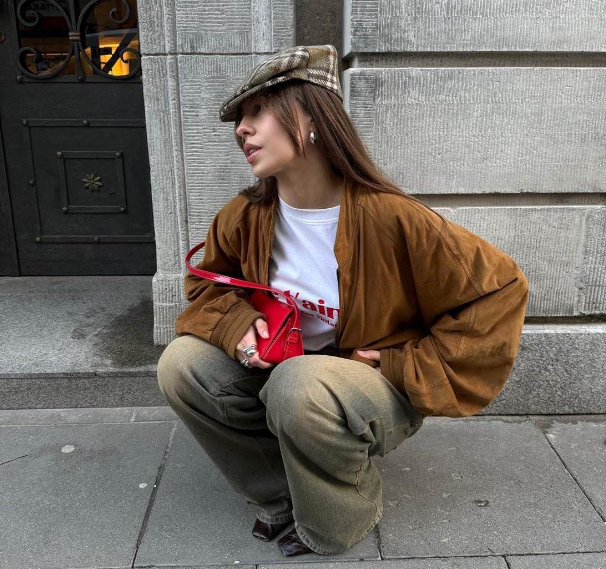 Kako da nosite belu majicu, a da izgleda skupo