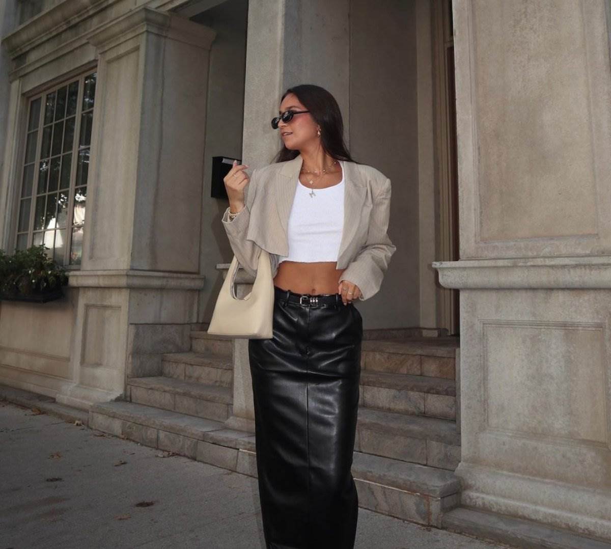 Kako da nosite belu majicu, a da izgleda skupo