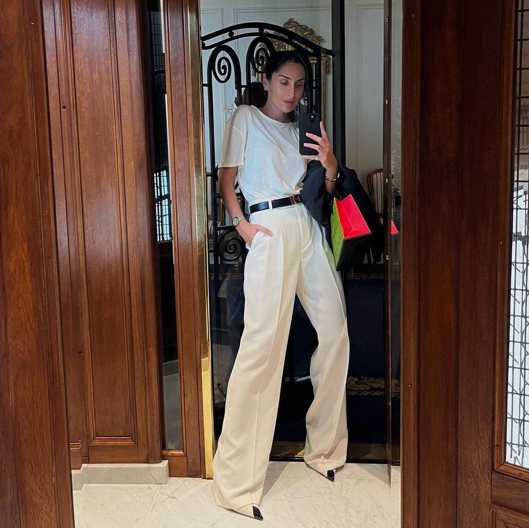 Kako da nosite belu majicu, a da izgleda skupo