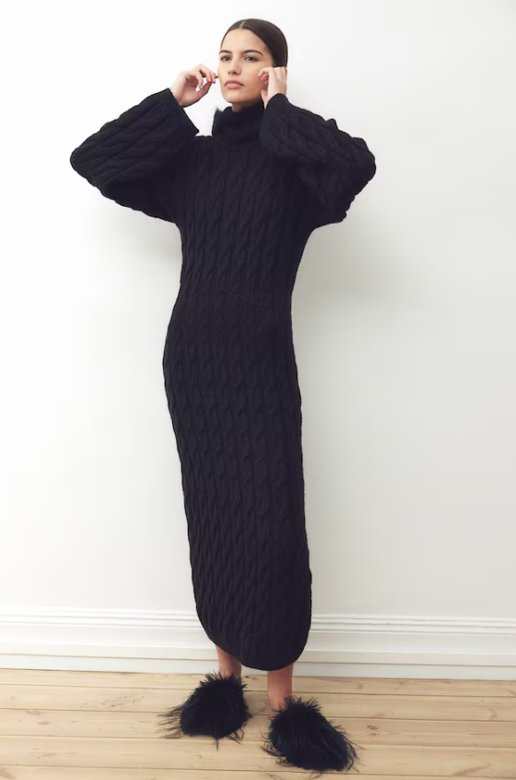 Zimska crna haljina za svaki dan