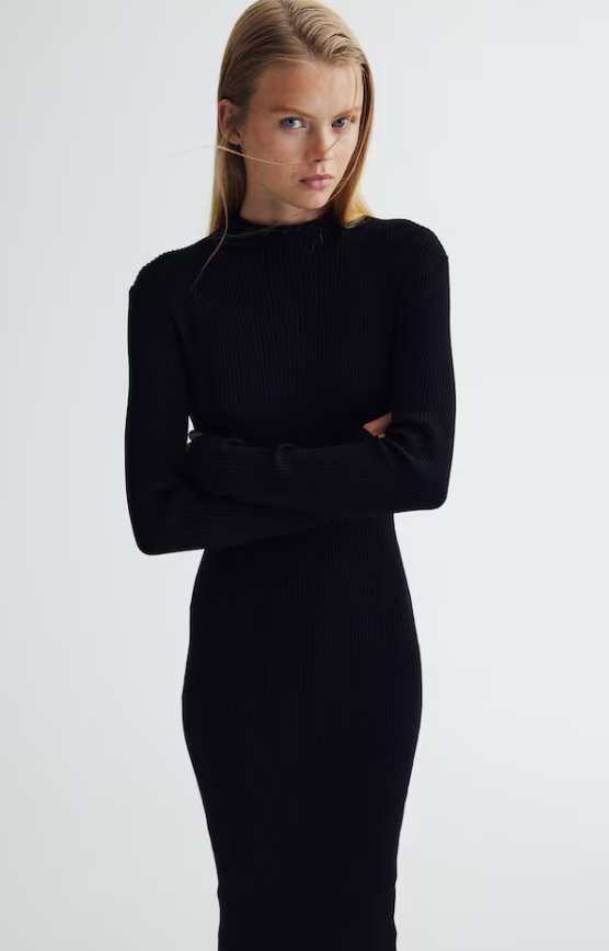 Zimska crna haljina za svaki dan