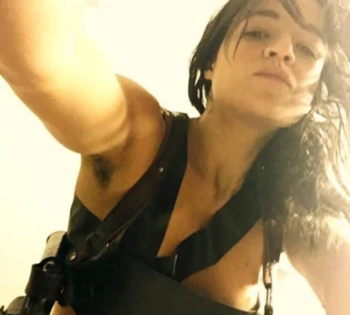 Manekenka se ne brije dole