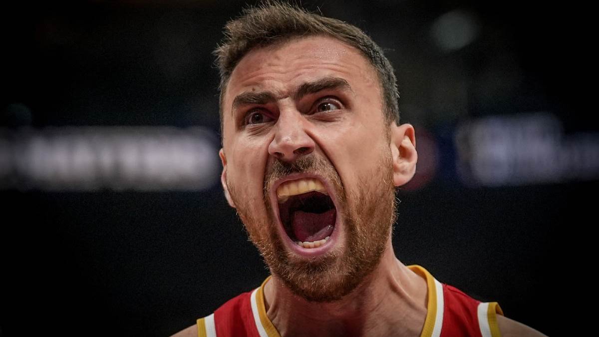 Nikola Milutinov u Olimpijakosu slavi koš